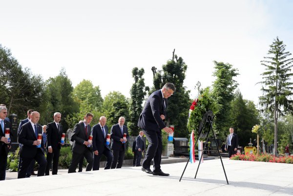 HDZ položio vijence na grob prvoga hrvatskog predsjednika dr. Franje Tuđmana