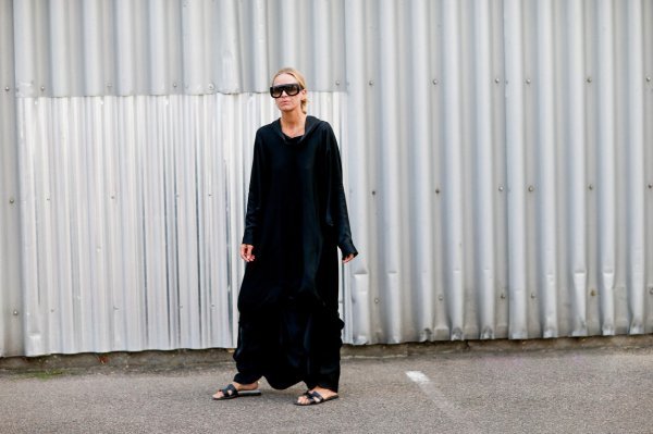 Crni komadi u ljetnim stajlinzima street style zvijezdi