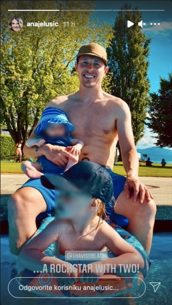 Travis Black sa sinom i kćeri