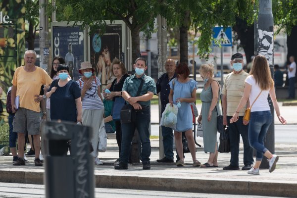 Gradska svakodnevica u centru grada na prvi dan ljeta