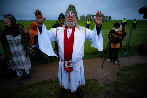 Posjetitelji na solsticij stigli na Stonehenge