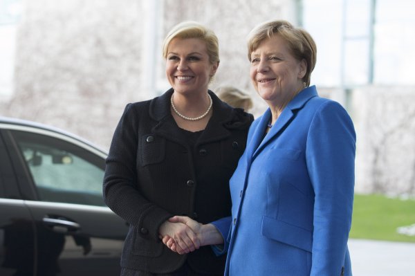 German Chancellor Angela Merkel welcomes Croatian President Kolinda Grabar-Kitarovic (L) at the Chancellery in Berlin, March 17, 2015. REUTERS/Axel Schmidt (GERMANY - Tags: POLITICS)