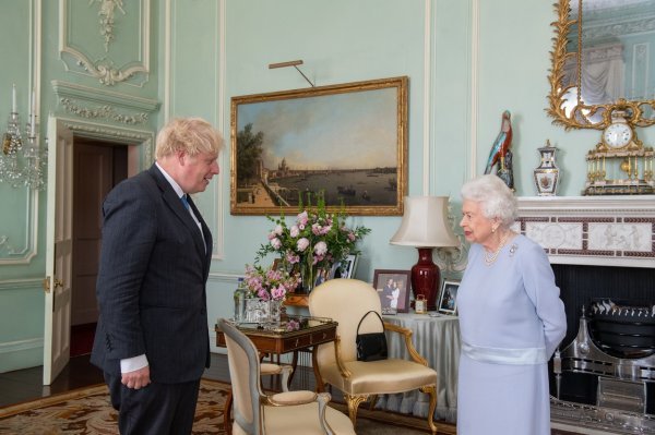 Kraljica Elizabeta i Boris Johnson
