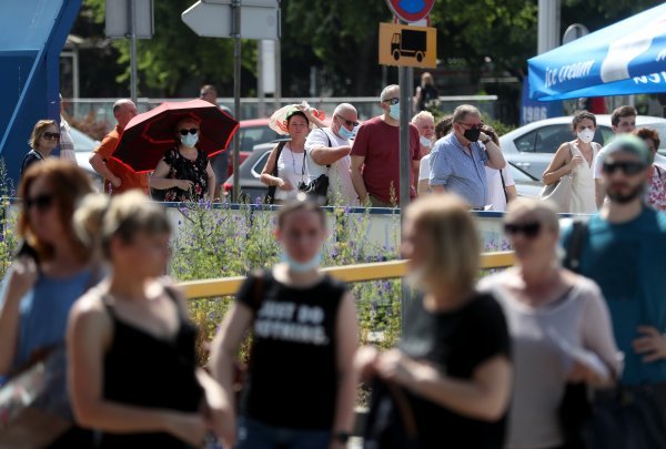 Redovi za cijepljenje protiv COVID-a na Velesajmu