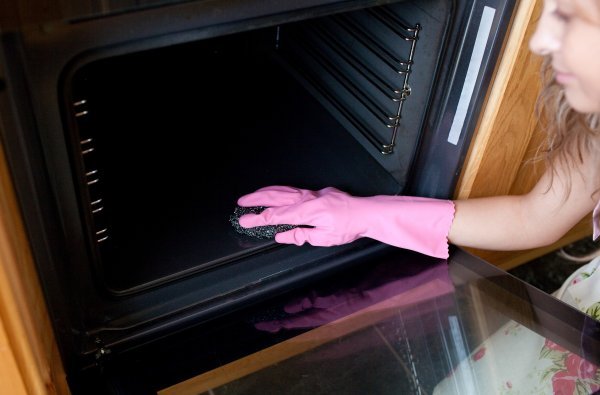 Čišćenje pećnice uz ovaj trik biti će puno lakše i brže