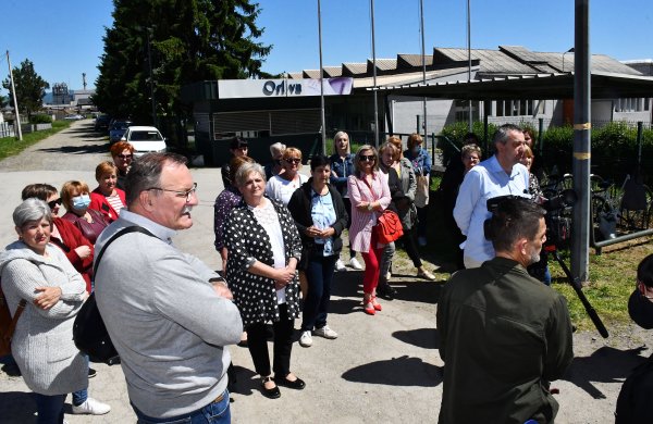 Radnici Orljave ispred tvornice u svibnju 2021.