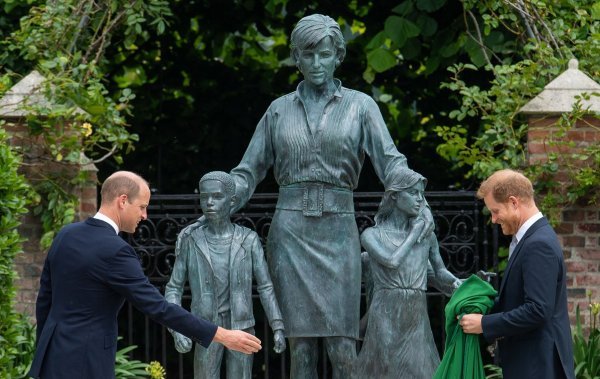 Otkrivanje kipa princeze Diane