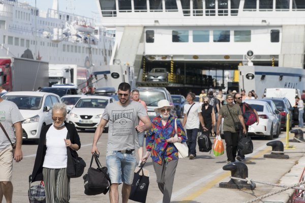 Gužva u Trajektnoj luci Split