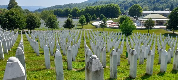 Memorijalno groblje u Potočarima