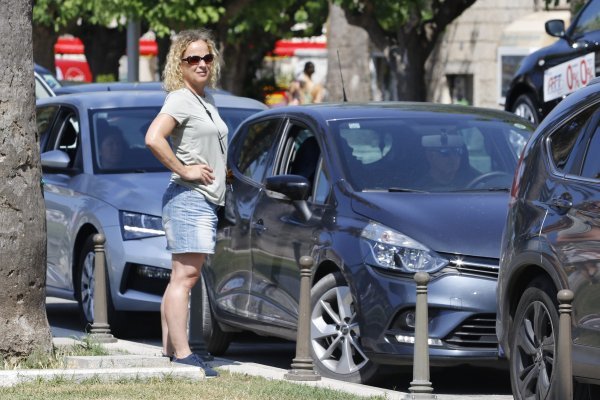 Gužva na trajektu u Makarskoj