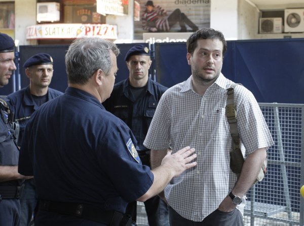 Nakon što je interventna policija uhitila više od 140 aktivista udruga Zelena akcija i Pravo na grad, dan kasnije, 15. srpnja 2010., bilo je zatišje na gradilištu Hoto grupe. Na slici: Tomislav Lauc, jedan od privedenih u prosvjedu