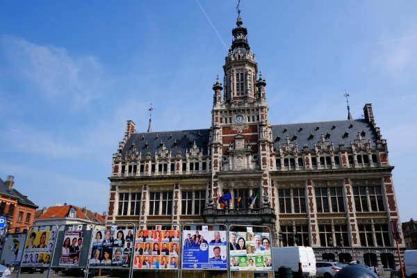 Belgija je složena federacija u kojoj su ustavom jasno propisani omjeri predstavništva jezičnih zajednica što se donekle preklapaju s teritorijalnim zajednicama 
