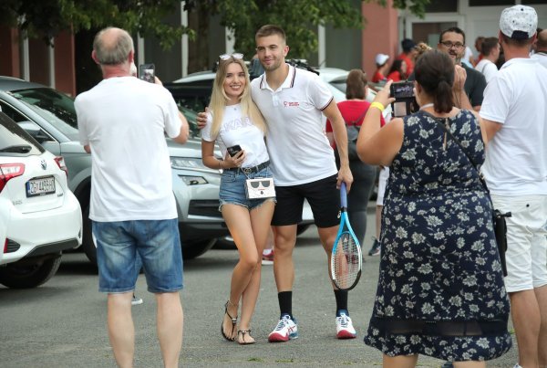 Borna Ćorić s obožavateljicom (Gem Set Hrvatska)