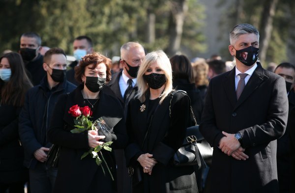Na pogrebu Milana Bandića Šegota je imao masku s njegovim likom