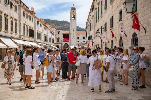 Dubrovnik: Turisti u razgledavanju stare gradske jezgre