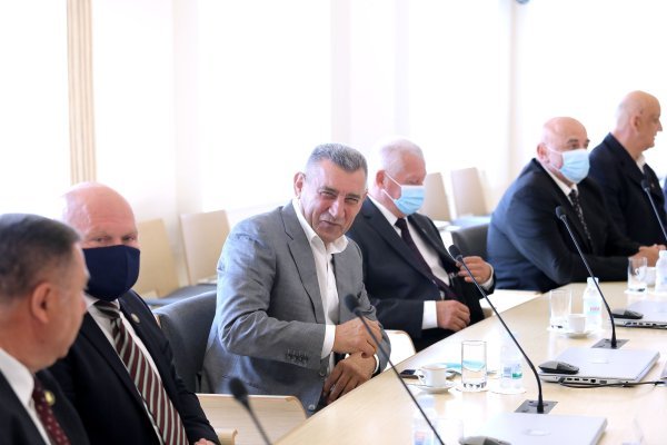 Andrej Plenković s članovima Hrvatskog generalskog zbora