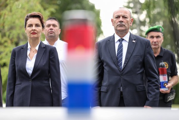 Medved i Reiner položili vijence na Mirogoju