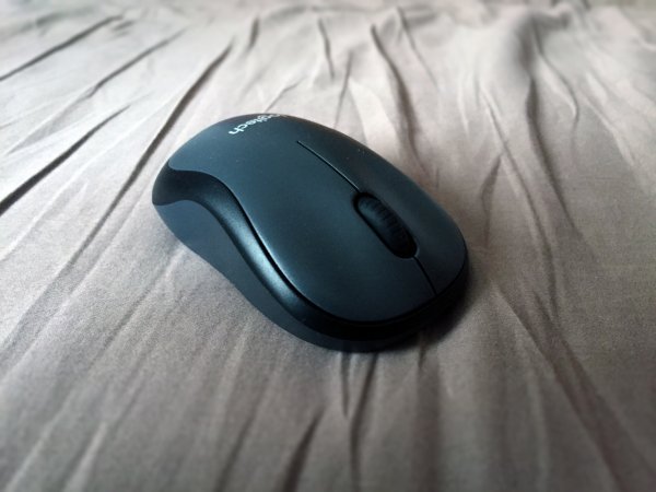 Logitech M220 radi na skoro svakoj podlozi tportal