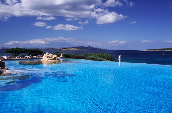 Pogled na bazen hotela Pitrizza na Sardiniji