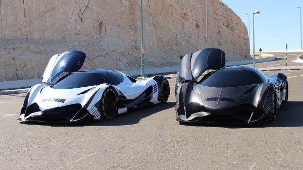 Devel Sixteen ima V16 Quad Turbo motor od 12,3 litre ogromne snage od čak 5007 konjskih snaga i 5094 Nm okretnog momenta