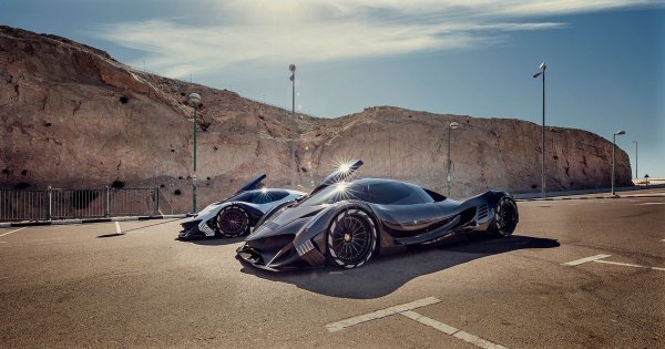 Devel Sixteen ima V16 Quad Turbo motor od 12,3 litre ogromne snage od čak 5007 konjskih snaga i 5094 Nm okretnog momenta