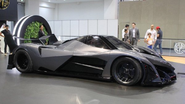 Devel Sixteen ima V16 Quad Turbo motor od 12,3 litre ogromne snage od čak 5007 konjskih snaga i 5094 Nm okretnog momenta