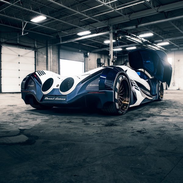 Devel Sixteen ima V16 Quad Turbo motor od 12,3 litre ogromne snage od čak 5007 konjskih snaga i 5094 Nm okretnog momenta