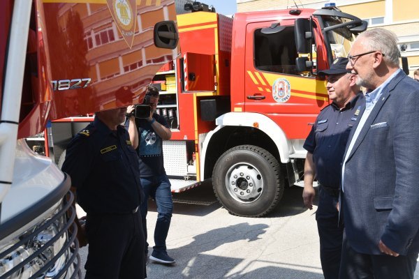 Ministar Božinović prisustvovao petoj primopredaji vatrogasnih vozila