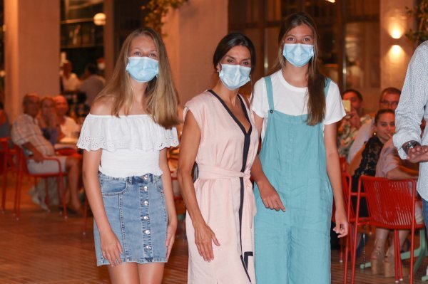 Kraljica Letizia s kćerima