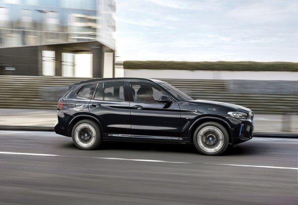 BMW iX3 - detaljno ažuriranje