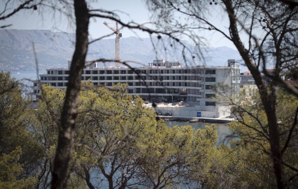 Postira - gradilište hotela koji je uzburkao duhove