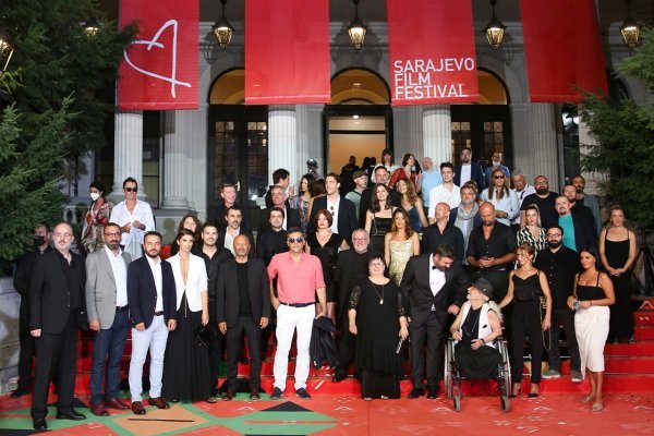 'Deset u pola' filmska ekipa