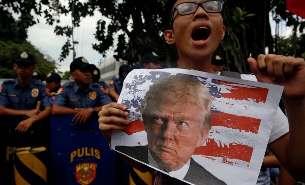 Filipinske vlasti su najavile da će za veleposlanika u SAD imenovati Trumpova poslovnog partnera iz te zemlje, što se nimalo nije svidjelo Filipincima Erik De Castro/Reuters