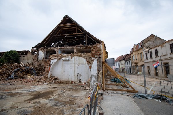 Bez većih šteta od noćašnjeg potresa u Petrinji