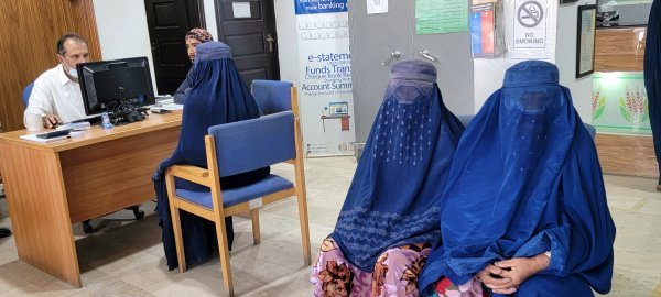 U nekim islamskim zemljama žene nose burke