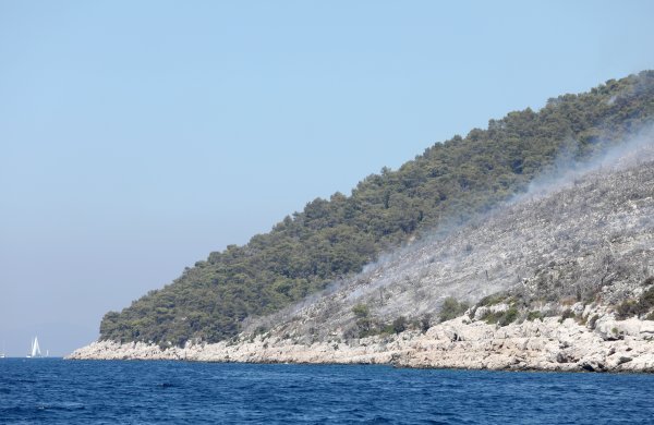 Požar na Hvaru pod kontrolom