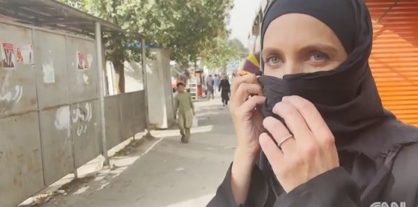 Hrabro izvještava iz Afganistana, intervjuira talibane i ne da se zastrašiti: Nevjerojatna priča o Clarissi Ward