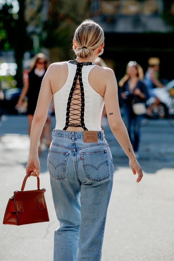 Ne znate kako postići savršenu neurednu punđu iz prvog pokušaja? Ovaj video morate pogledati