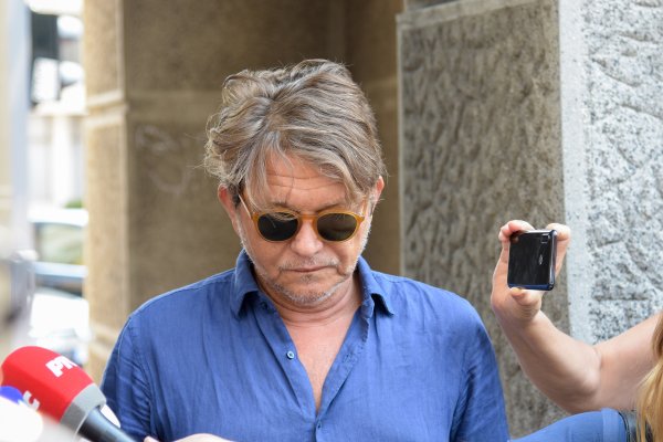 [FOTO] Po izlasku sa suda dao je izjavu za medije: Dragan Bjelogrlić pušten da se brani sa slobode, kaže da mu je žao