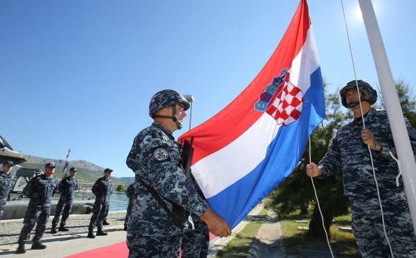 Svečani ispraćaj 5. hrvatskog kontingenta u NATO operaciju potpore miru