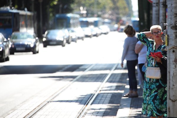 Potrgan tramvajski vod u Savskoj