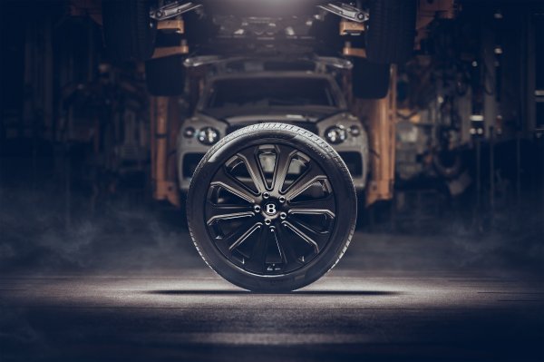Bentley razvija 22-colni naplatak od ugljičnih vlakana za SUV model Bentayga