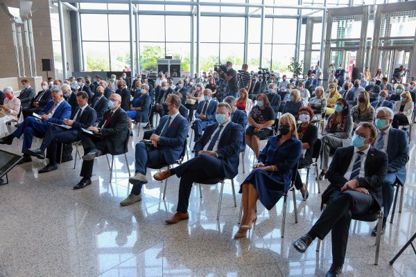 Predstavljanje knjige 'Nema mjesta za male snove' Shimona Peresa