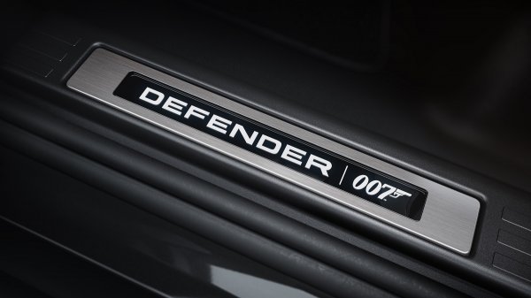 Land Rover Defender V8 Bond Edition