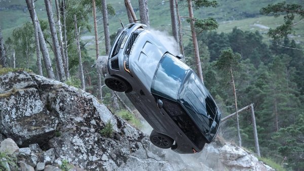 Range Rover Sport SVR V8 na filmskom setu 'No Time To Die'