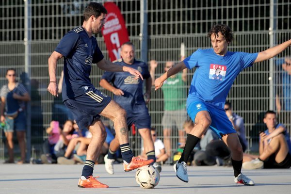 Na memorijalnom turniru Zlatko Cico Kranjčar snage odmjerili veterani Dinama i Glumci