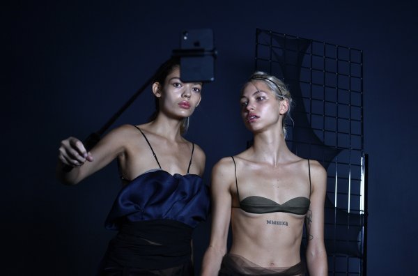 Nensi Dojaka, revija Winter 2020