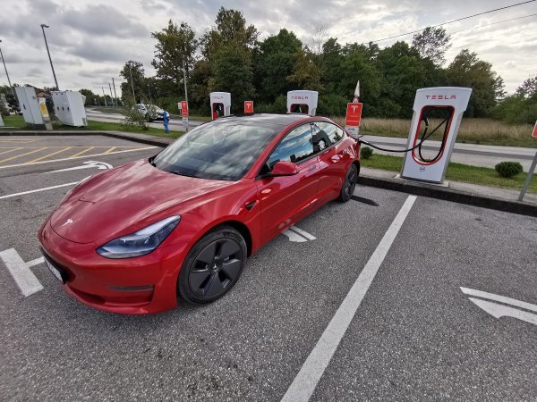 Tesla Model 3 Long Range AWD