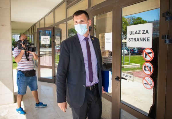 Bojan Ivošević predao kaznenu prijavu i dokumentaciju DORH-u za slučaj parkinga kod dvorane Gripe