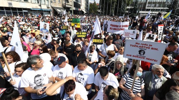 Tisuće prosvjednika tražili istinu o smrti Dženana i Davida